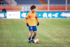 记者：泰山队赛前，崔康熙和谢文能出席发布会