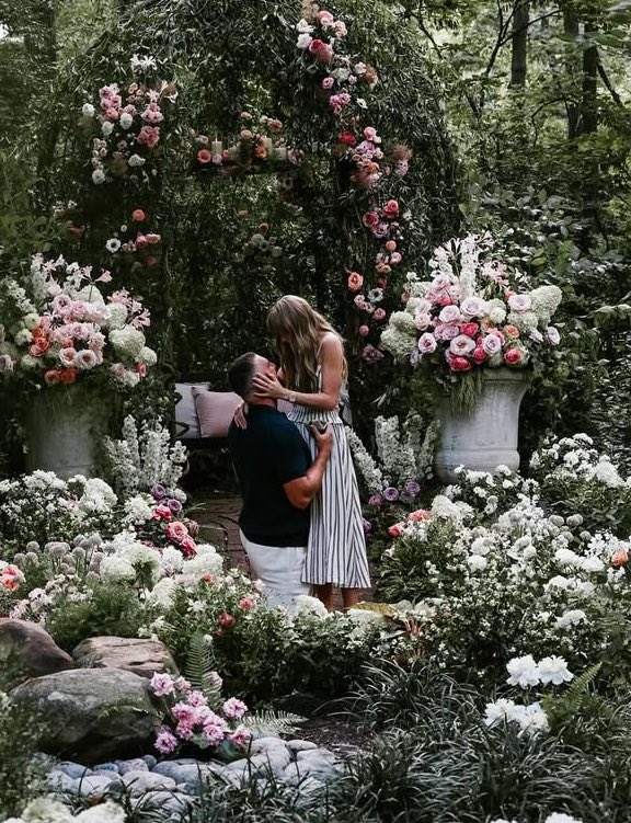 半岛体育APP-祝福！泰勒·斯威夫特社媒晒照，正式宣布与男友凯尔希订婚