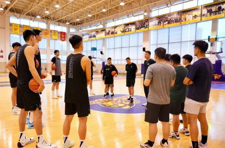 广东队最新热身赛消息！再战考辛斯 三战墨尔本老虎 杜锋继续练兵